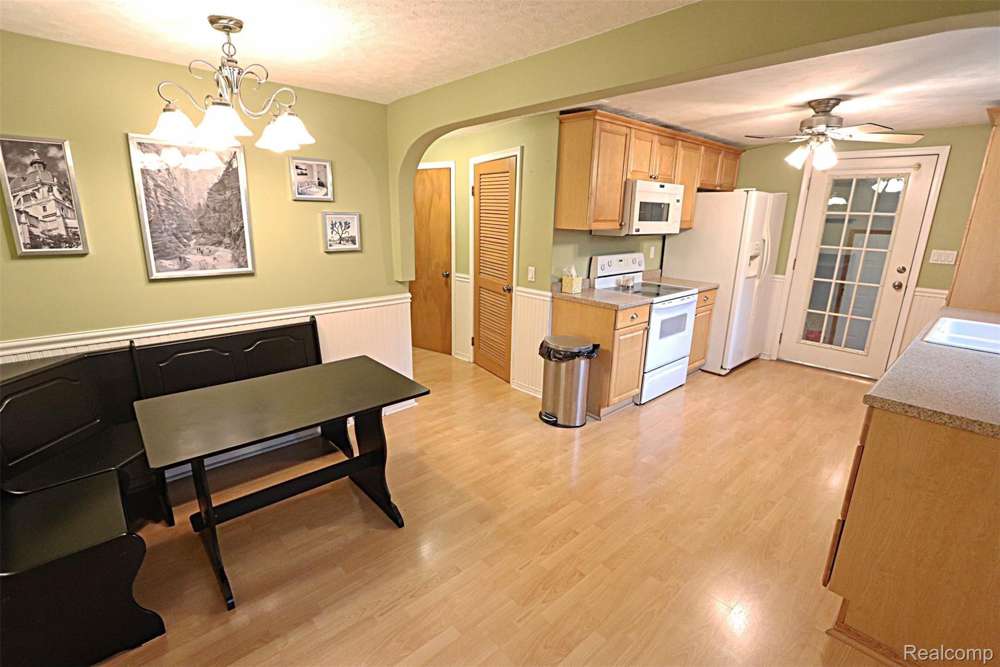 14190 Stark Road Livonia, MI 48154 - Photo 22 of 55 IMG_7427_InPixio.jpg