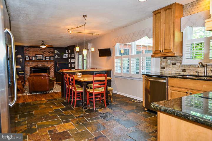 13512 Granite Rock Drive Chantilly, VA 20151 - Photo 11 of 30 Kitchen