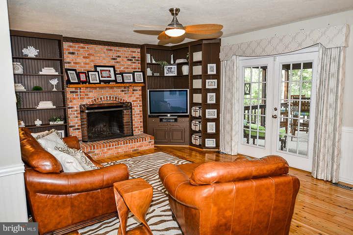 13512 Granite Rock Drive Chantilly, VA 20151 - Photo 12 of 30 Family Room