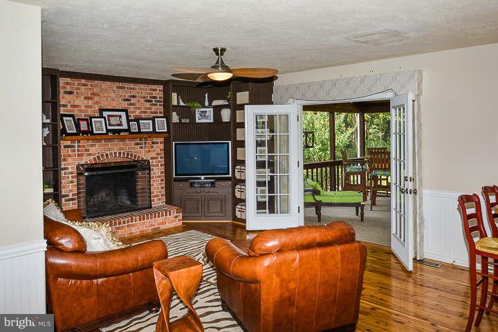 13512 Granite Rock Drive Chantilly, VA 20151 - Photo 13 of 30 Family Room