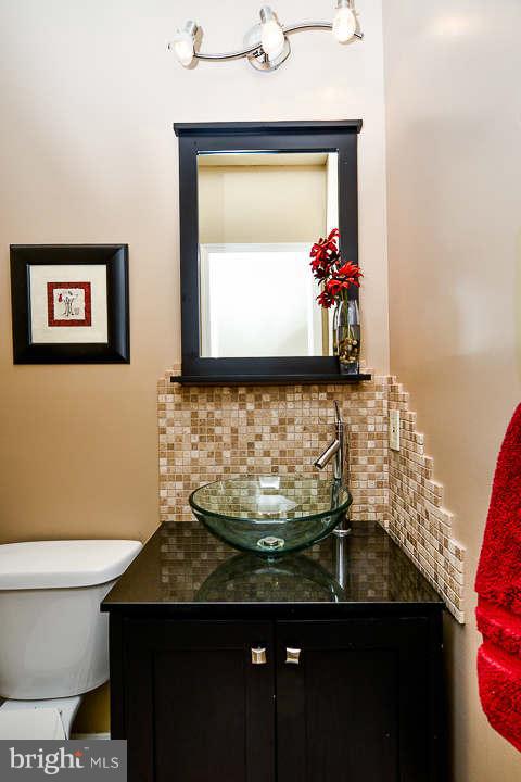 13512 Granite Rock Drive Chantilly, VA 20151 - Photo 18 of 30 Bath