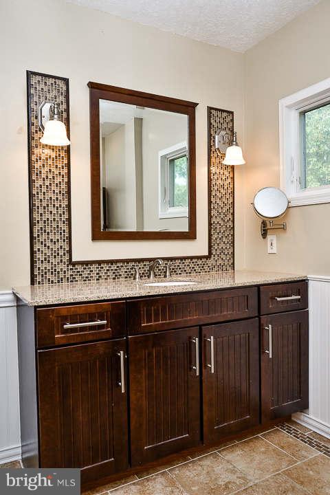 13512 Granite Rock Drive Chantilly, VA 20151 - Photo 20 of 30 Bath (Master)