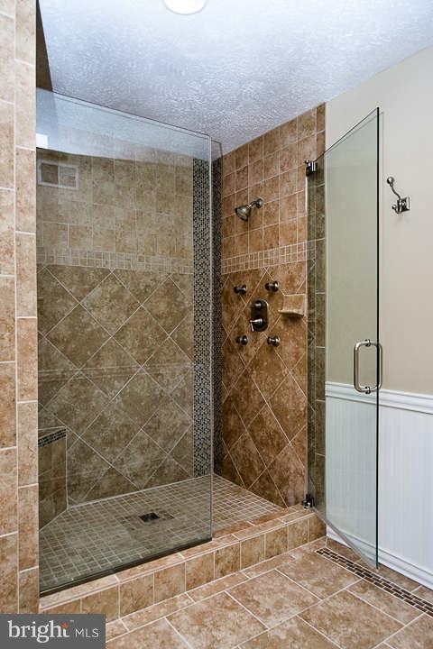 13512 Granite Rock Drive Chantilly, VA 20151 - Photo 21 of 30 Bath (Master)