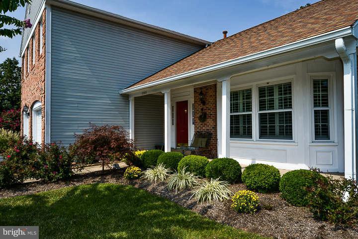 13512 Granite Rock Drive Chantilly, VA 20151 - Photo 28 of 30 Exterior (Front)