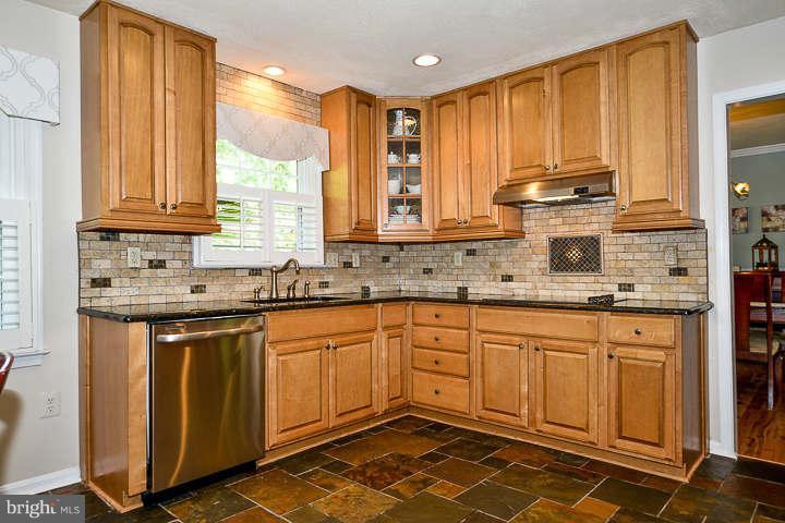 13512 Granite Rock Drive Chantilly, VA 20151 - Photo 8 of 30 Kitchen