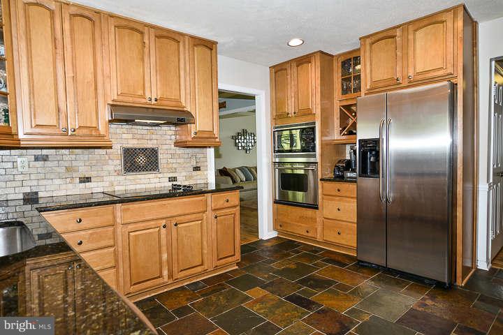 13512 Granite Rock Drive Chantilly, VA 20151 - Photo 10 of 30 Kitchen