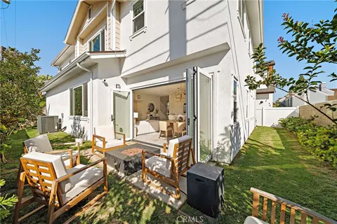 $1,899,000 | 2573 Elden Avenue, Unit D, Costa Mesa, CA 92627