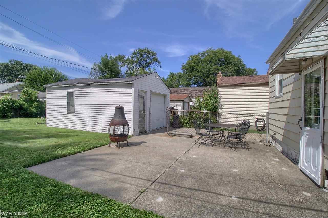 21781 Rausch Avenue Eastpointe, MI 48021 - Photo 23 of 25 50023164-25.JPG
