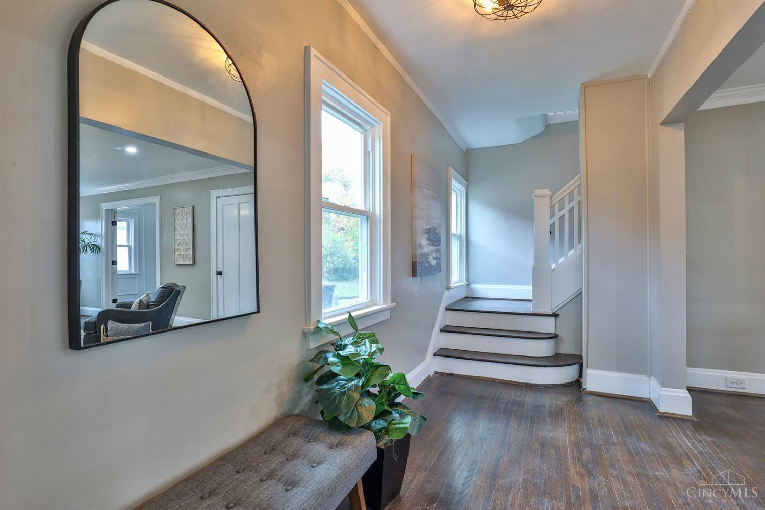 4100 Watterson Street Cincinnati, OH 45227 - Photo 6 of 47