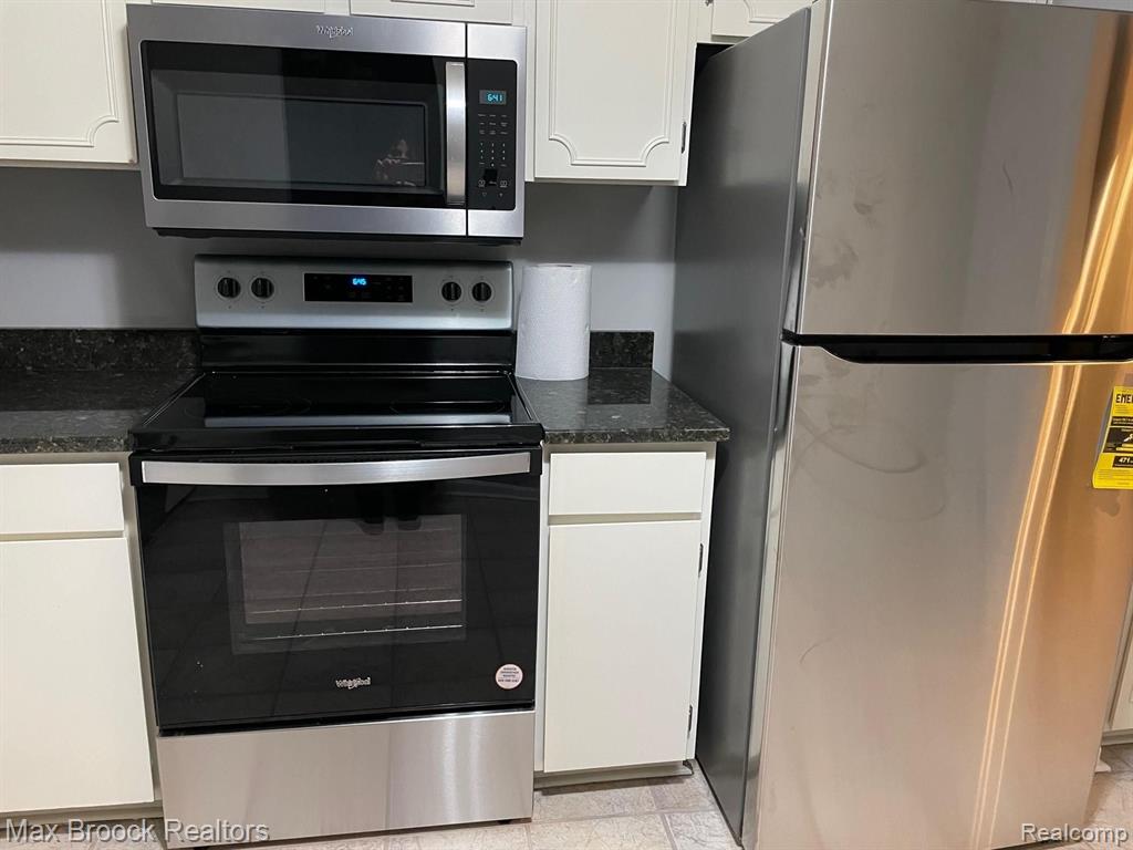 801 West Long Lake Road, Unit 7 Bloomfield Hills, MI 48302 - Photo 5 of 14