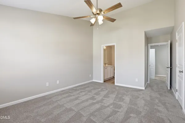 an empty room with fan and a ceiling fan