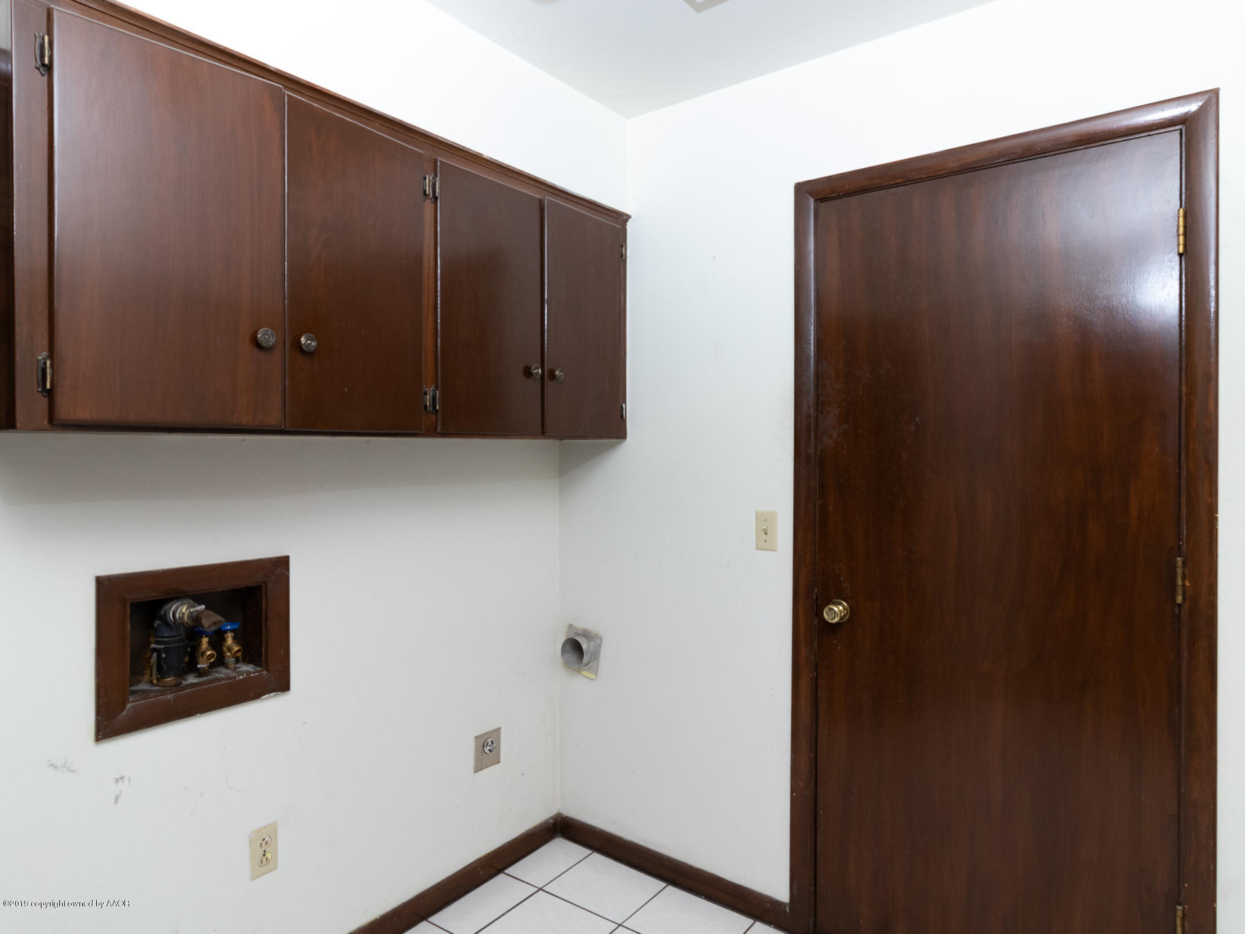 6118 Gainsborough Road Amarillo, TX 79106 - Photo 22 of 26 a view of a hallway