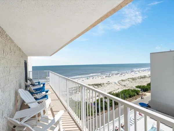 a bedroom with a bed and a ceiling fan