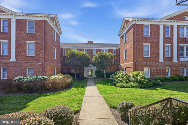 $2,800 | 906 South Washington Street, Unit 111, Alexandria, VA 22314