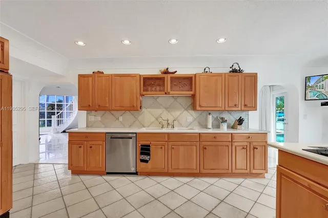 a view of a livingroom with furniture and a livingroom