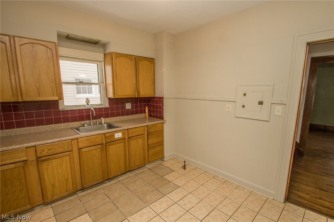 860 Clarence Road Cleveland Heights, OH 44121 - Photo 19 of 28 Gallery Image 19
