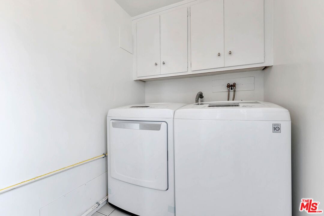 2050 Glentree Drive Lomita, CA 90717 - Photo 25 of 36 a utility room with dryer and washer