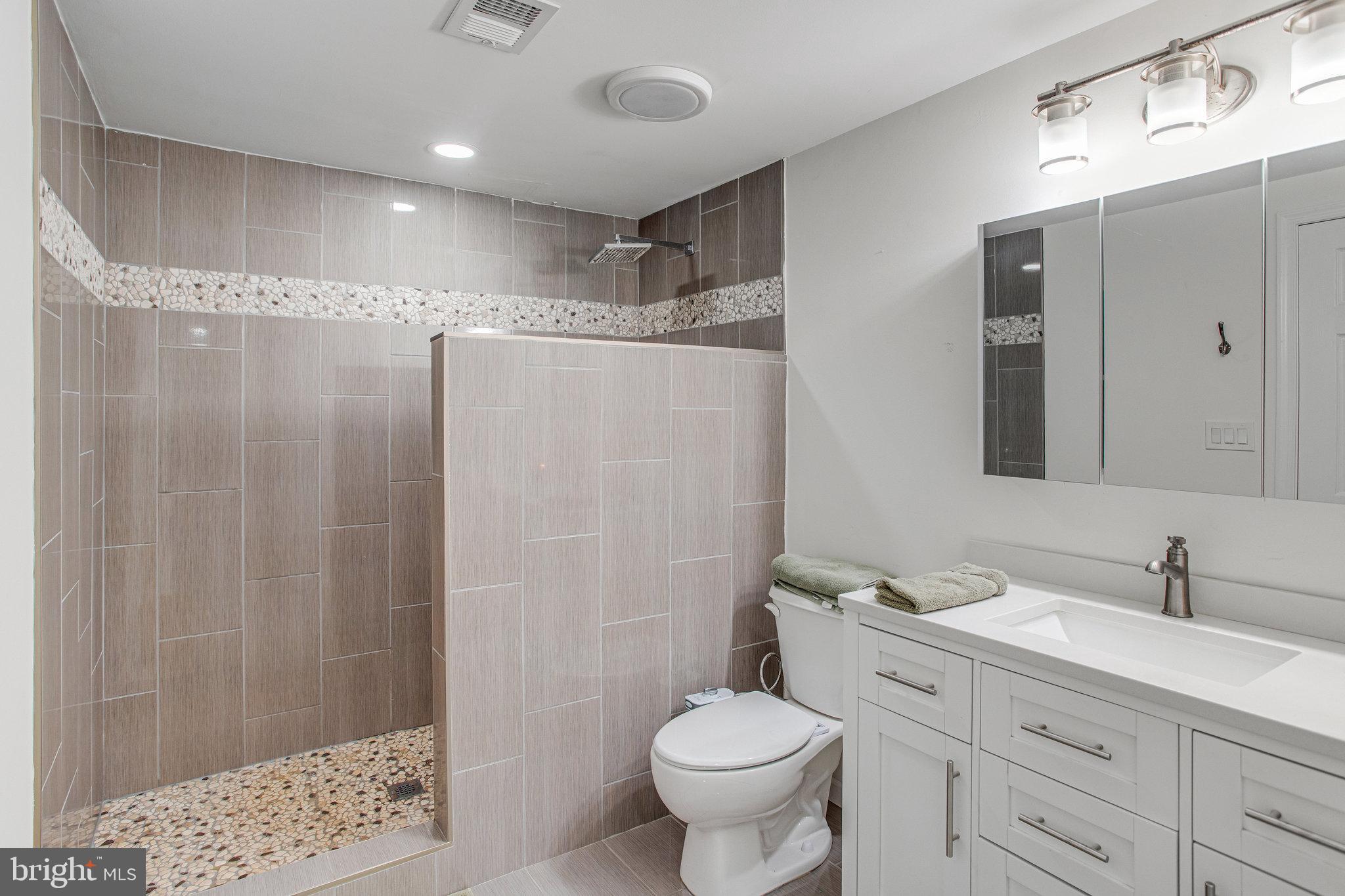 13214 Delaney Road Woodbridge, VA 22193 - Photo 15 of 21 Gallery Image 15