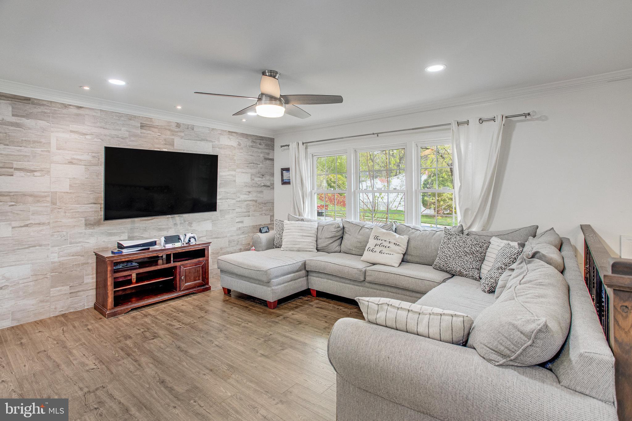 13214 Delaney Road Woodbridge, VA 22193 - Photo 4 of 21 Gallery Image 4