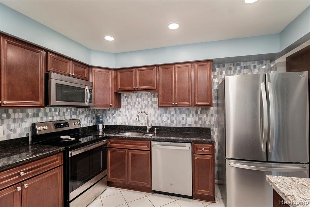29652 Middlebelt Road, Unit 36 Farmington, MI 48334 - Photo 13 of 20