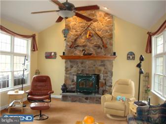 1920 Snyder Road Green Lane, PA 18054 - Photo 3 of 25 Living Room
