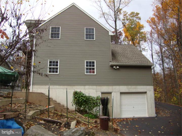 1920 Snyder Road Green Lane, PA 18054 - Photo 25 of 25 Garage