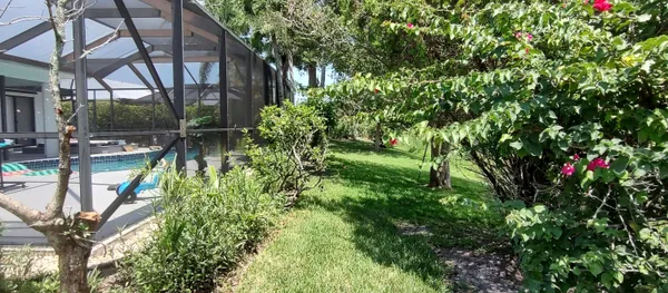 a view of outdoor space with yard and entertaining space