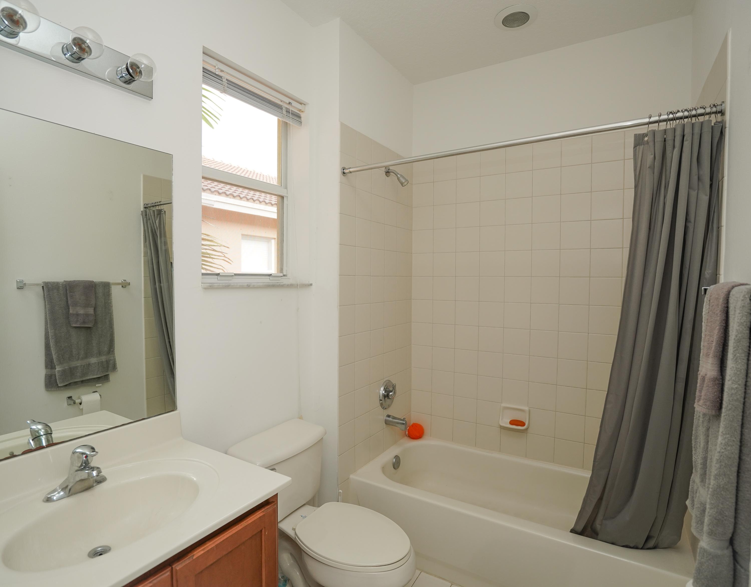 2912 Carvelle Drive Riviera Beach, FL 33404 - Photo 9 of 9 CARVELLE GUEST BATH 10