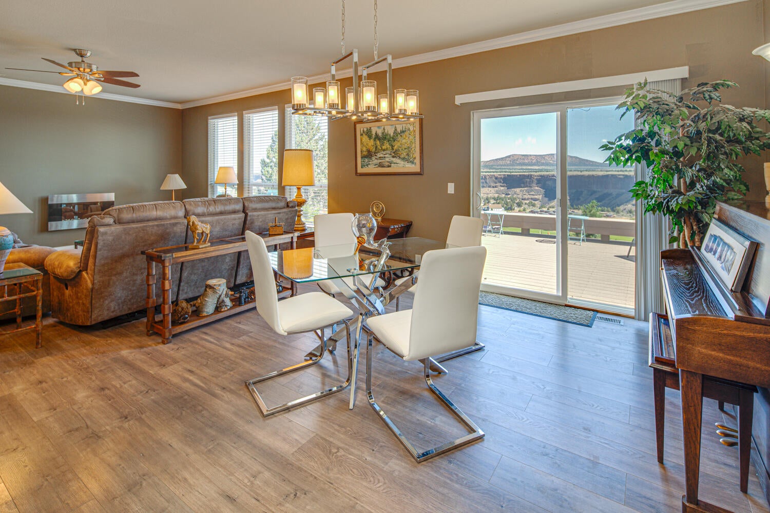 5532 Southwest Rim Road Terrebonne, OR 97760 - Photo 33 of 67 Large Dining Room with Slider to Large Deck