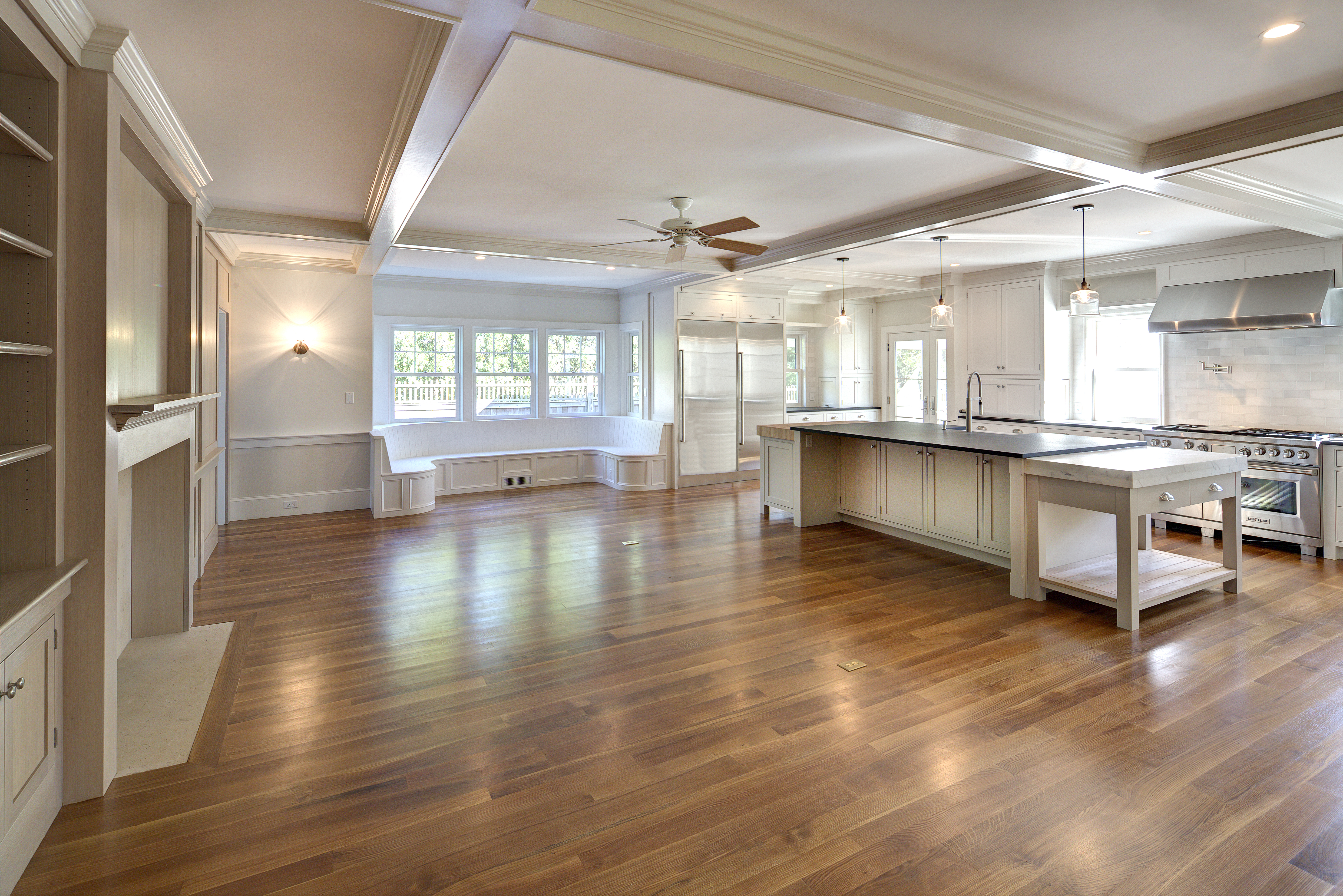 18 Starbuck Neck Road Edgartown, MA 02539 - Photo 14 of 19 Family room & kitchen