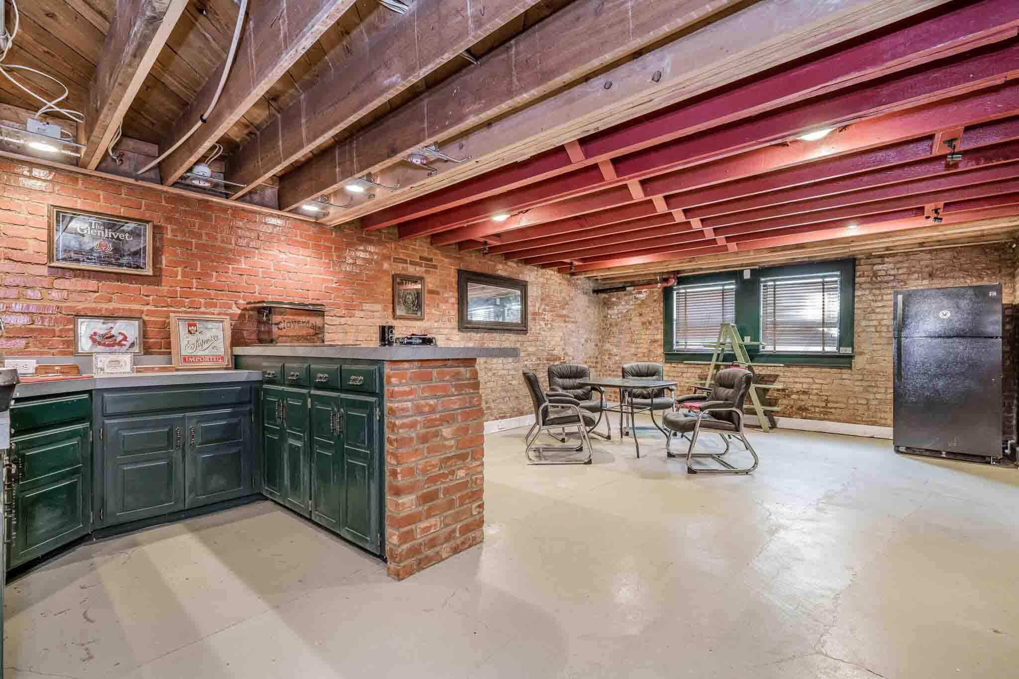 1706 South Polk Street Amarillo, TX 79102 - Photo 32 of 38 a kitchen with lots of counter top space