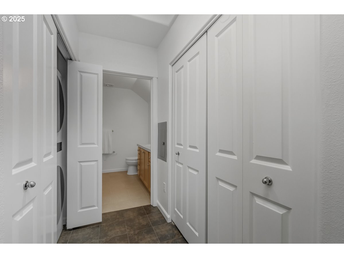 1180 Southwest 170th Avenue, Unit 100 Beaverton, OR 97003 - Photo 20 of 32 a view of a bathroom with toilet