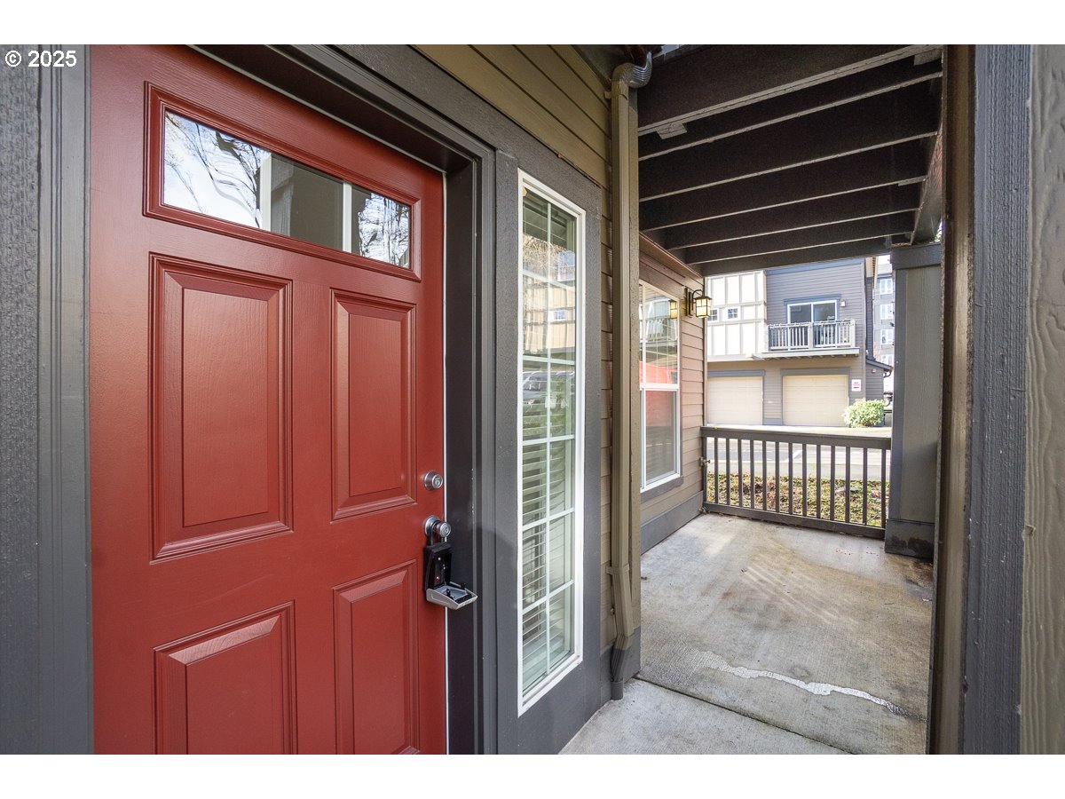 1180 Southwest 170th Avenue, Unit 100 Beaverton, OR 97003 - Photo 4 of 32 a view of a porch
