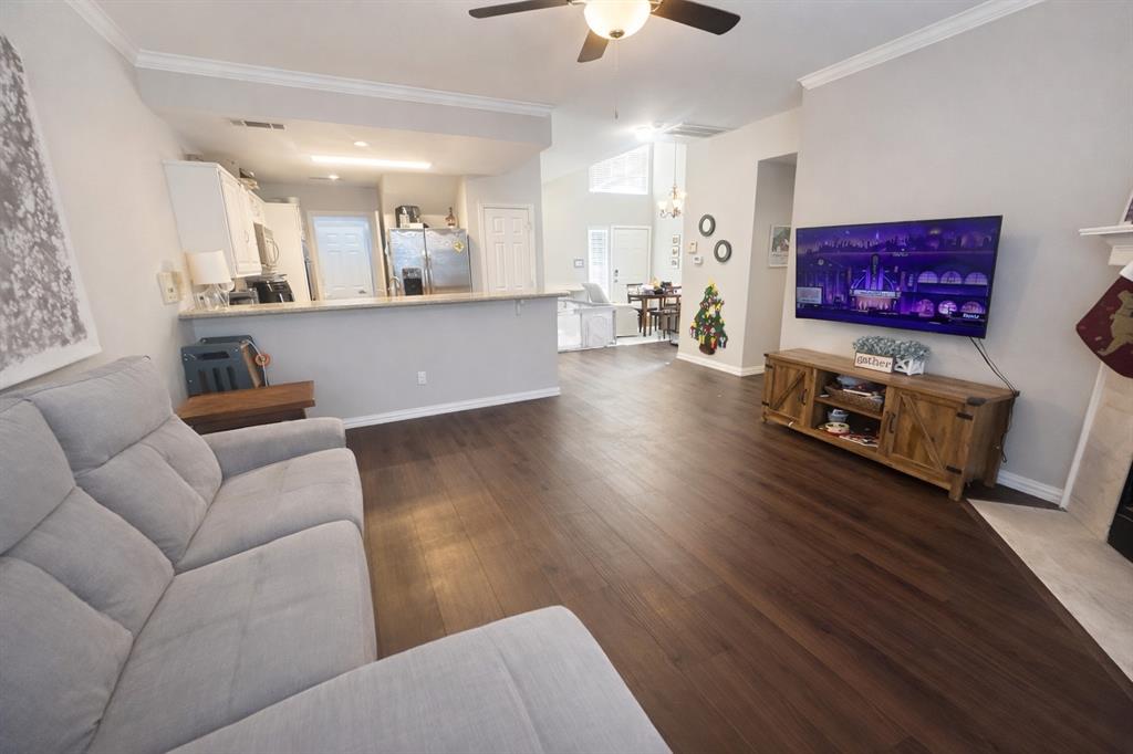 8557 Brittania Way Dallas, TX 75243 - Photo 5 of 18