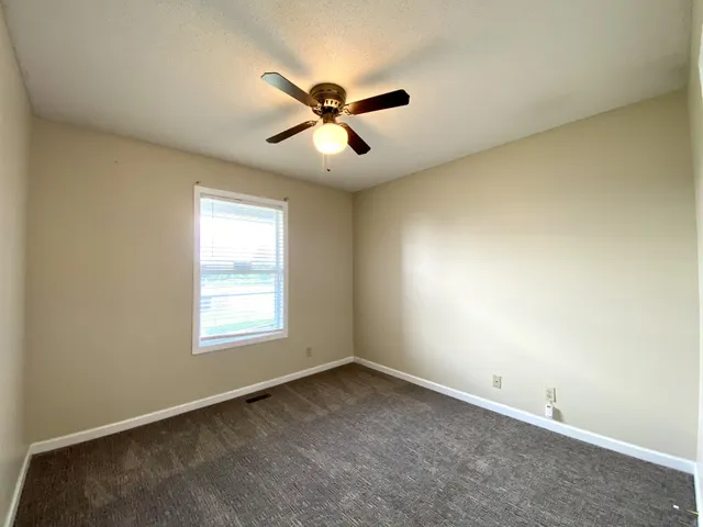 $1,300 | 701 Carbondale Drive, Oak Grove, KY 42262