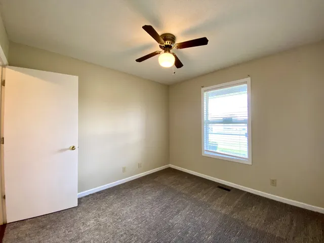 $1,300 | 701 Carbondale Drive, Oak Grove, KY 42262