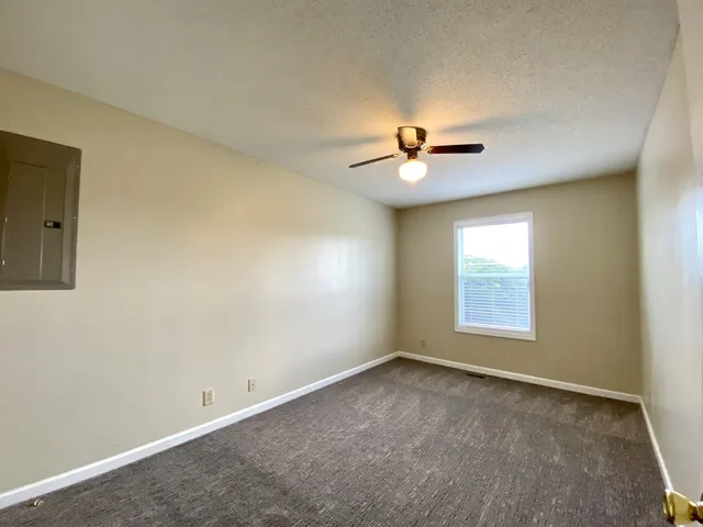 $1,300 | 701 Carbondale Drive, Oak Grove, KY 42262