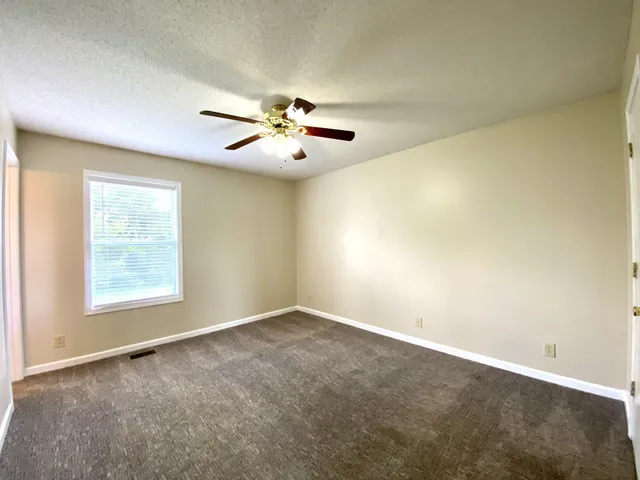 $1,300 | 701 Carbondale Drive, Oak Grove, KY 42262