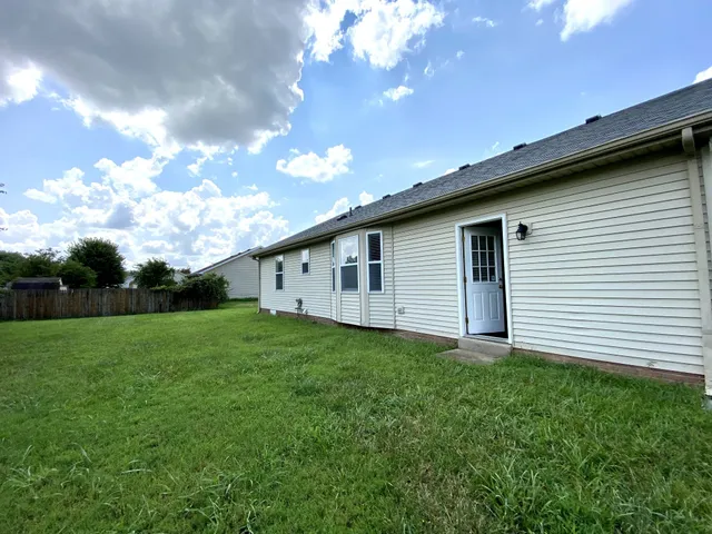 $1,300 | 701 Carbondale Drive, Oak Grove, KY 42262