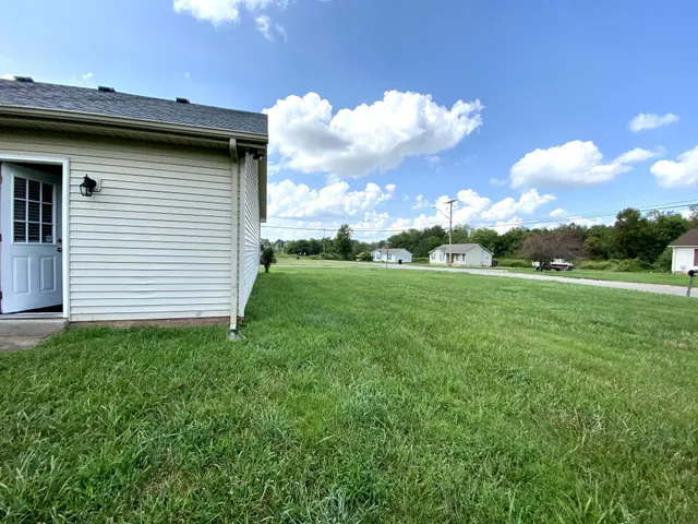 $1,300 | 701 Carbondale Drive, Oak Grove, KY 42262