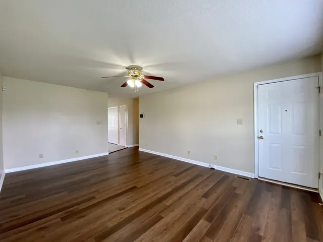 $1,300 | 701 Carbondale Drive, Oak Grove, KY 42262