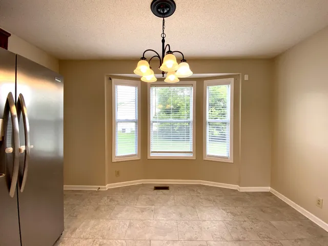 $1,300 | 701 Carbondale Drive, Oak Grove, KY 42262