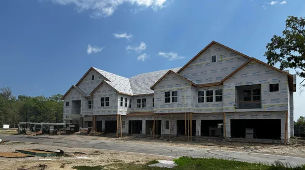 $585,000 | 501 Raes Court, Unit 101, Charleston, SC 29414