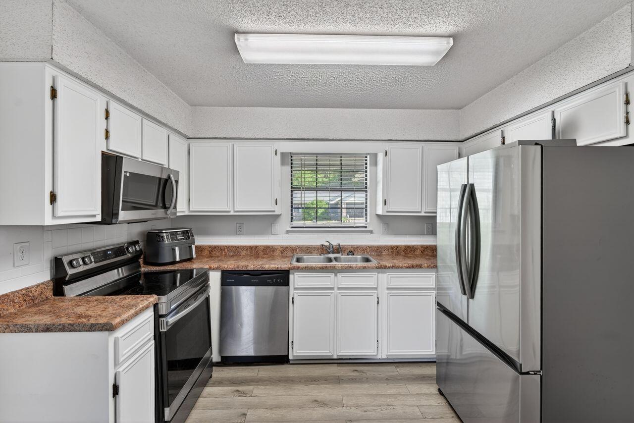 121 Campbell Street Crestview, FL 32536 - Photo 16 of 45 Beautiful whote cabinetry!