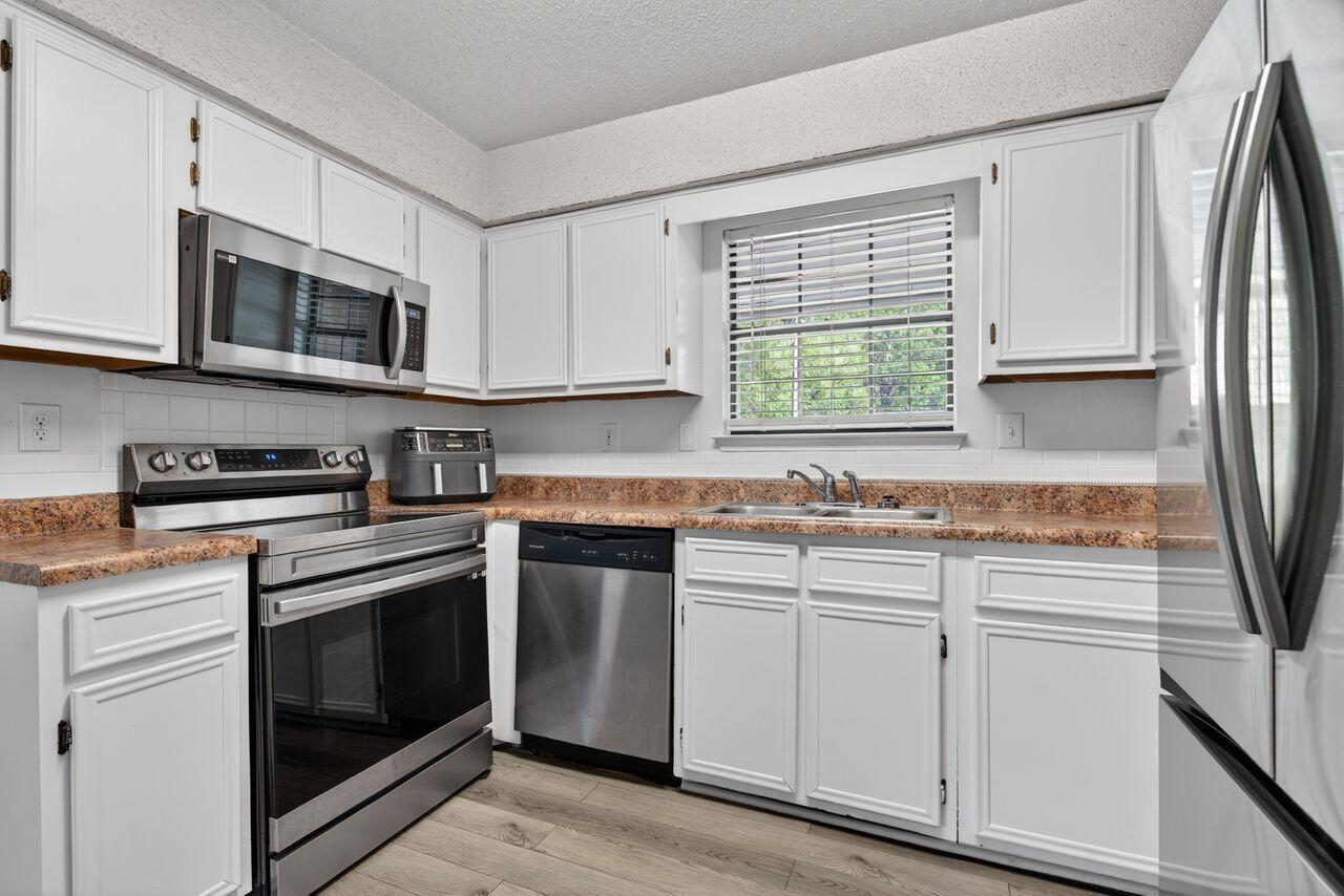 121 Campbell Street Crestview, FL 32536 - Photo 17 of 45 Stainless appliances