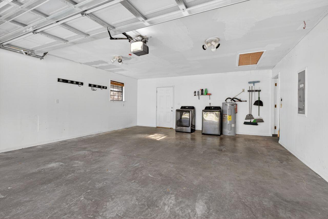 121 Campbell Street Crestview, FL 32536 - Photo 20 of 45 2 Car Garage