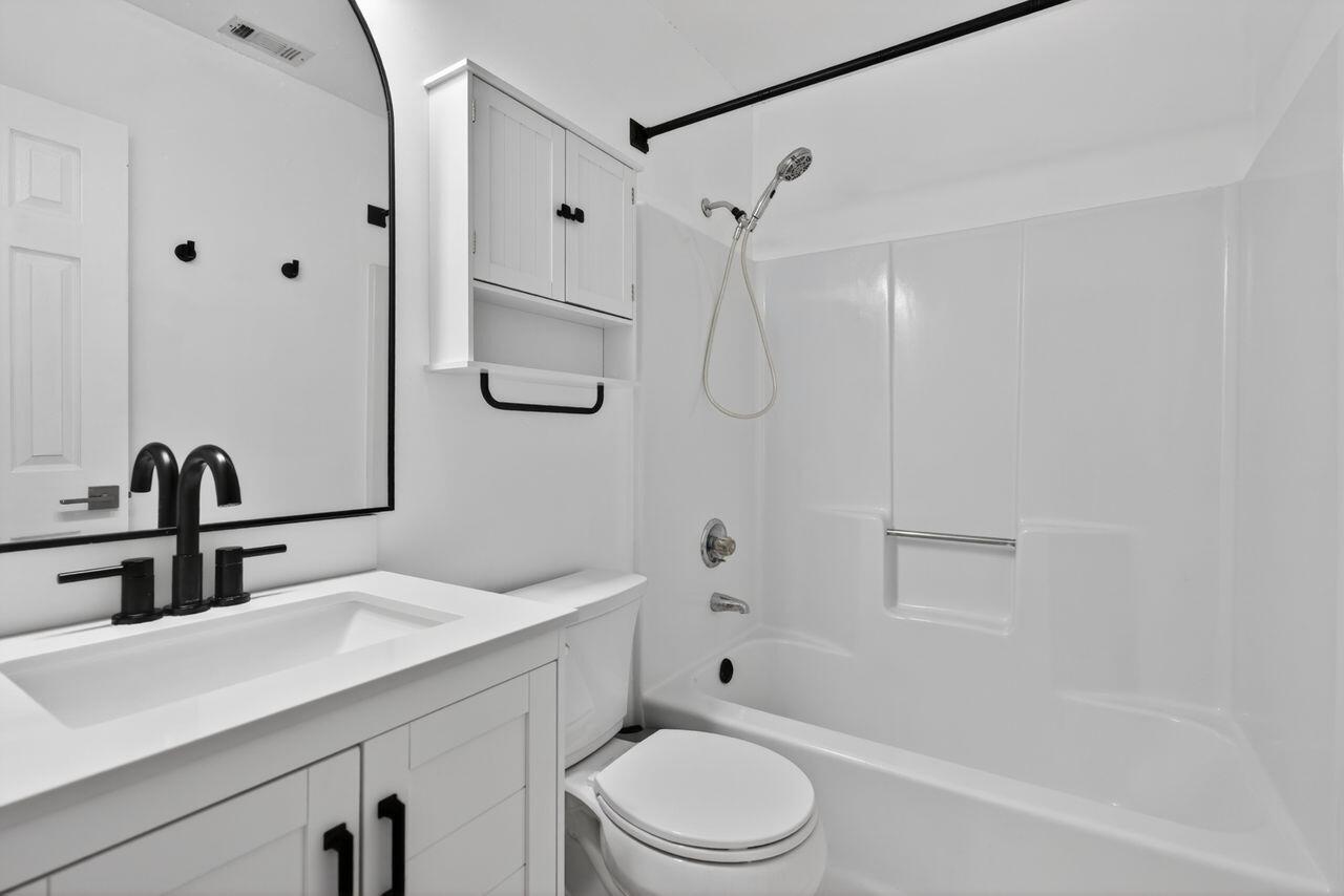 121 Campbell Street Crestview, FL 32536 - Photo 25 of 45 Guest bathroom