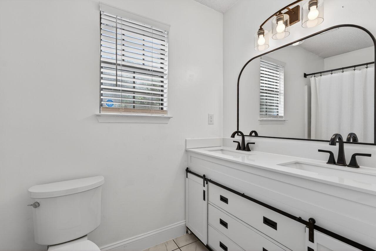 121 Campbell Street Crestview, FL 32536 - Photo 30 of 45 Primary bathroom