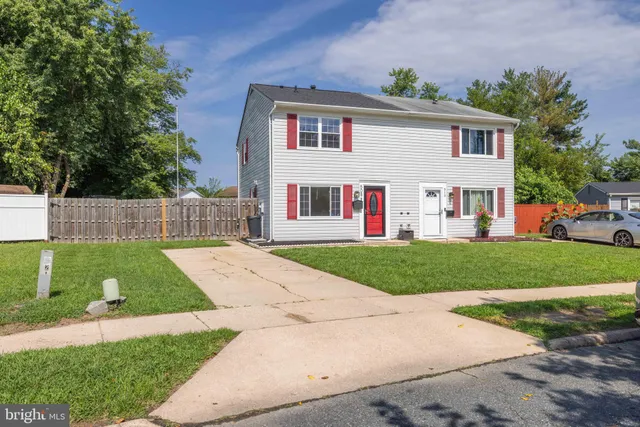 a view of a house with a backyard