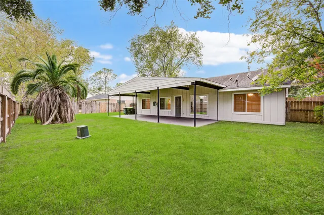 a view of a house with a backyard